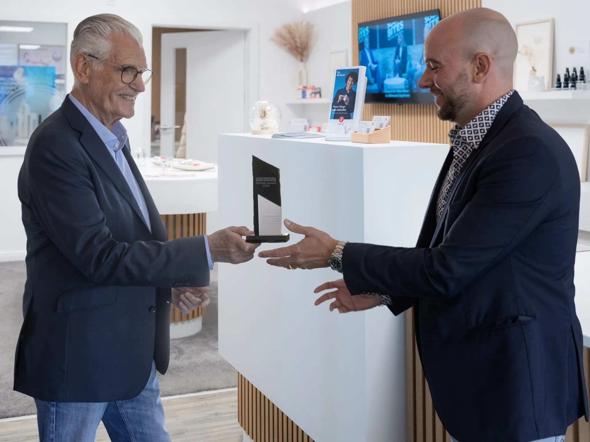 Handover of the Partner Award 2026 at the elbe-akustik store in Barmstedt